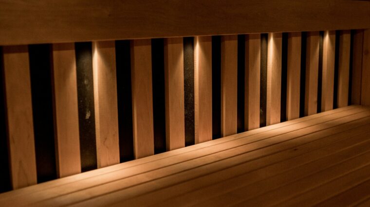 akustikpaneler på vägg inomhus