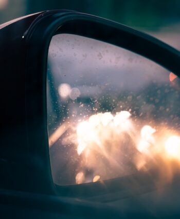 Billjus som reflekteras i sidospegel