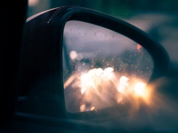 Billjus som reflekteras i sidospegel