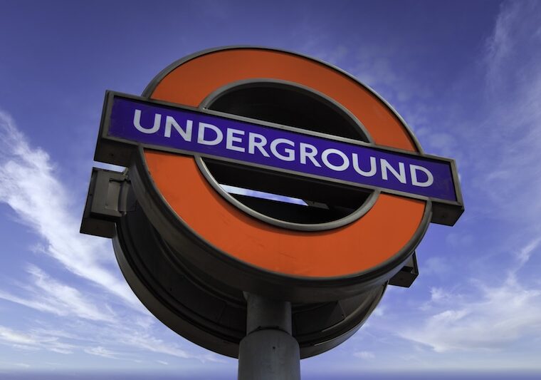 Underground metro skylt